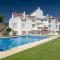 2060-2 bedrooms apt with golf in Estepona