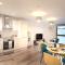 Multiple 2-Bedroom Apartments near Harry Potter Studios - 2-Minute walk to Bushey Station - 20 Minutes to London Euston - Ideal for Families & Business - Free Parking
