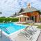 3 Bedroom Nice Home In Albarella Ro