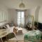 Quiet bright apartment near Paris