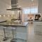 Newly Refurbished Luxury 3 Bed Duplex Apartment