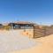 Desert Escape Climbing Wall, Hammocks & Hot Tub15 Min to Joshua Tree Park