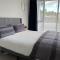 Totara Vale, Free Coffee, parking and wifi, near Glenfield Mall and highway 18,1