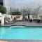 2brm apartment with beautiful view in a great location Free Parking