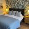 Roker Cottage, luxury seaside apartment, private parking, sky tv