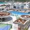 Condomínio Club a 50m PRAIA dos Anjos - Unidades com 2 QUARTOS, PISCINA, estacionamento e portaria 24h - Área de lazer 3000m, wi-fi 800MB, churrasqueira e cozinha completa