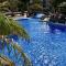 Apartamento con piscina junto al mar