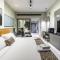 Canal View Studio Downtown - Near Dubai Mall & Burj Khalifa - MAG 318