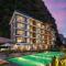 Yangshuo 1Q84 Tree Hotel