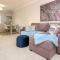 Modern And Cozy Apex Apartment