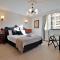 Vintage Charm 3BR Abode - Views丨 Parking丨Gym丨 Pool