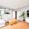 Cosy 1-Bed E15, sleeps 4, 1 min from tube Station Near O2 Arena