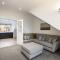 2-Bed Apartment Sleeps 5 - Near Royal Alexandria Hospital - Free Parking & Longs Stays Available