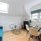 Luxury 2-Bedroom Apartment, Leatherhead, Sleeps 4