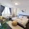 Luxe Central, great location with pool and spa
