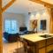 MARINA LUXE - Two Bedrooms, High-End, Iconic Location & Private Parking