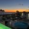 SEA VIEW 2BR TOPLOCTAION Heated pool 5 min to beach