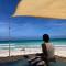Beachside calm, Footsteps to the sand and sea