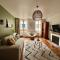 "Le Noeud vert" Appartement sur le thème de Nevers, 65 m2 en coeur de ville, parking à 200M avec accès inclus à salle de sport de 2000m2, Sauna & Hammam