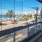 Apartamento BEIRA MAR VISTA TOTAL - SENSAÇÃO DE CASA TÉRREA A BEIRA MAR - COZINHA EQUIPADA -AIR FRYER -ÁREA DE CHURRASCO PRIVATIVA- TVS SMART- DISNEY PLUS E OUTROS-PRAIA IDEAL PARA CRIANÇAS-ROUPA DE CAMA PARA 2 X CASAIS -KIT PRAIA 4 PESSOAS