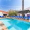 Luxury Palm Suites