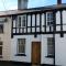 Charming newly renovated 3 bed cottage in Brecon town with private garden & pets welcome