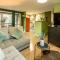 30 OFF Percent Off TODAY- Summer Deals- Family-Friendly Retreat in London Bridge - Stylish & Central - Parking & close to 3 Stations!