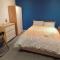 Double-Bedroom in the Heart of Eccles Manchester Perfect for Short Stays BH4