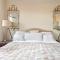 Wonderwall - Huge City garden room in luxury house - free parking