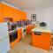 Colourful City Centre Hideaway, sleeps 6