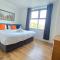 Cool Dockland Apt, sleeps 5, with parking