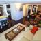Grand Boulevard Retreat- quiet suite in North Vanc
