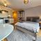 Modern studio apartment in Gunwharf