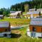 Wonder Home - Domki Hillside tuż przy stoku narciarskim - na terenie kompleksu plac zabaw i zewnętrzna siłownia, sklep, parking