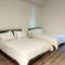 Cozy Loft Sunset FRRE WIFI and DESIGNATED Parking