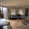 2 Bed Flat with Balcony - Zone 1 Central London