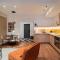Playful & Trendy 2BR on Regina Elisabeta, Steps to Cismigiu Gardens - Bathtub & Boulevard Views