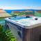 Blue Moon Apartment, now with Jacuzzi