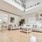 Matic Spacious Modern Apartment