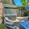 Beachfront House with Private Jacuzzi and Garden Zadar
