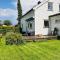 Beautiful spacious home w garden