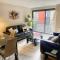 City Centre 2BR Apartment, Free Parking!
