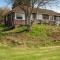 2 Bed Chalet - Sleeps 3 - River and mountain views