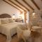 Old Town Olive luxury room for 3