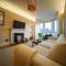spacious flat, close to the city centre with scenic views