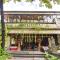 Super OYO Townhouse Oak Maxi Hotel Legian