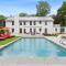 Seven Resort Style Inn near Beach