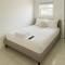 Modern Home - Termpurpedic Queen bed, Laundry, Free Parkging, EV Tesla