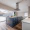 FAMILY FRIENDLY ESCAPE IN ETON, COUNTRYSIDE VIEWS with Hot Tub - By Tempstay