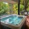ELEVATA VILLA Luxe Spa Jacuzzi - Wood Fire - Claw Bath - Pet Friendly